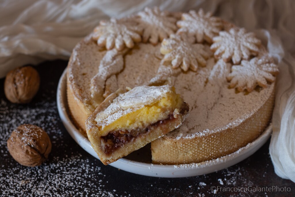 Tarte à la crème pâtissière, noix et confiture