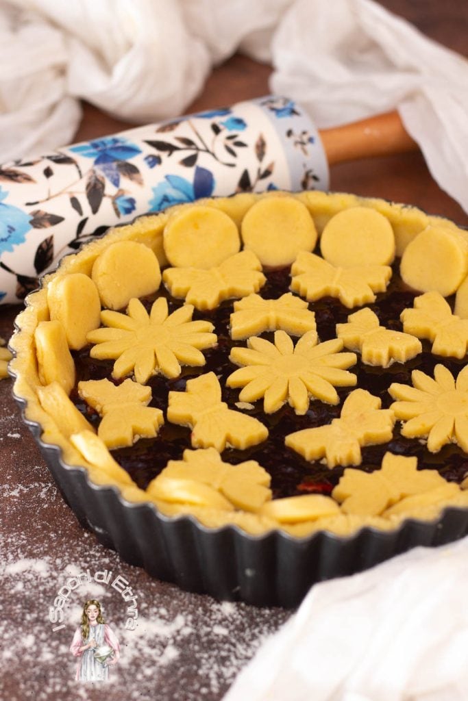 Tarte aux noix et confiture sablée