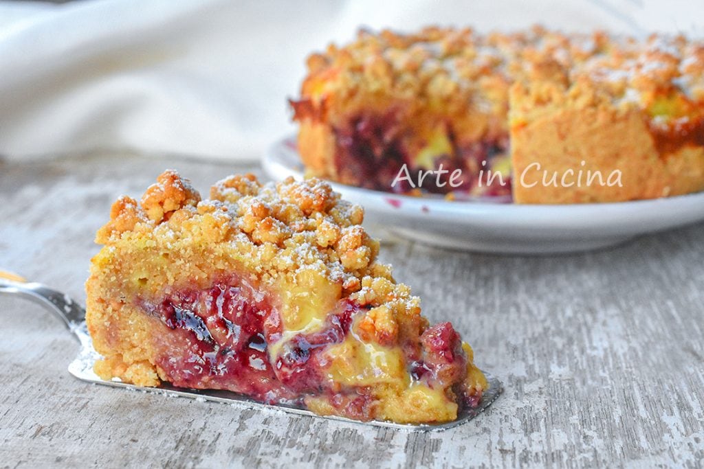 Tarte aux biscuits fermée avec confiture