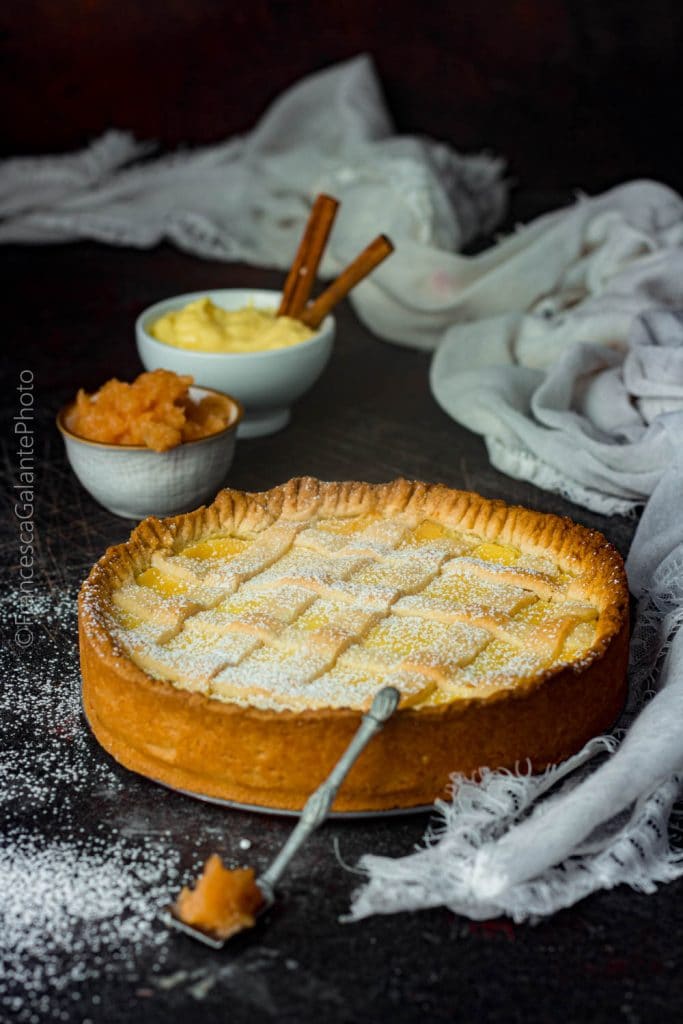 Tarte à la crème pâtissière et confiture de coings