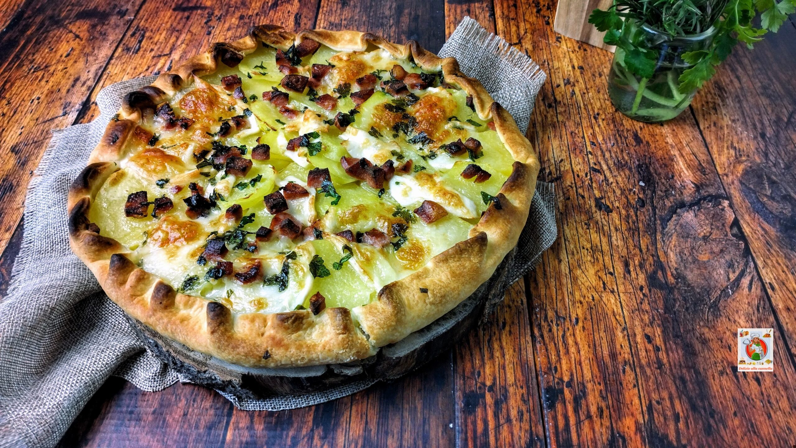 Tarte salée aux pommes de terre, mortadelle et provola : le rustique savoureux et filandreux qui conquiert tout le monde.