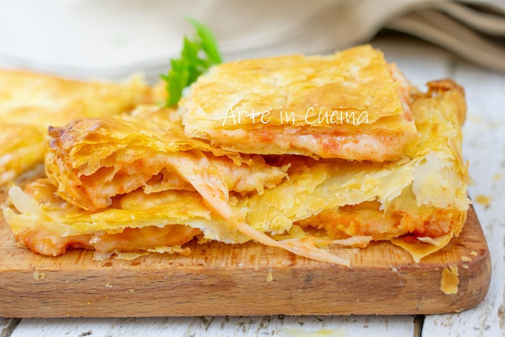 TARTE RUSTIQUE de FEUILLETÉ au goût pizza