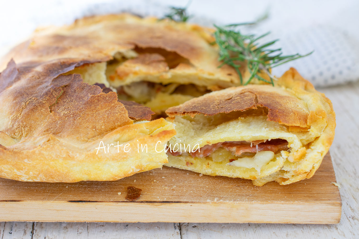 Tarte salée avec pommes de terre crues et speck