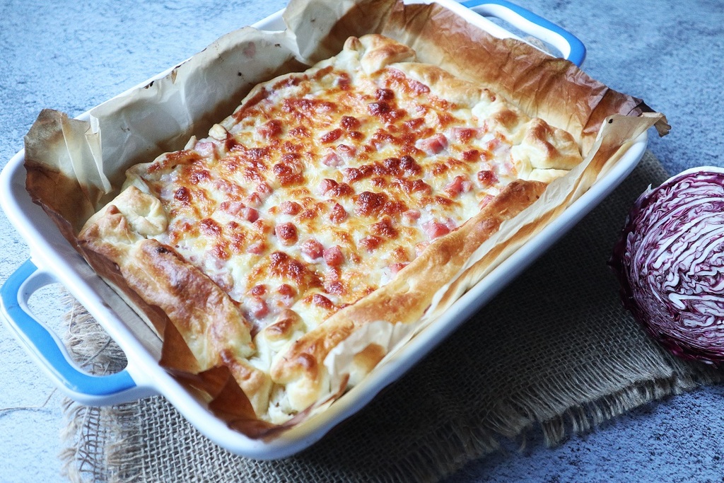 tarte salée avec chicorée, robiola et jambon cuit