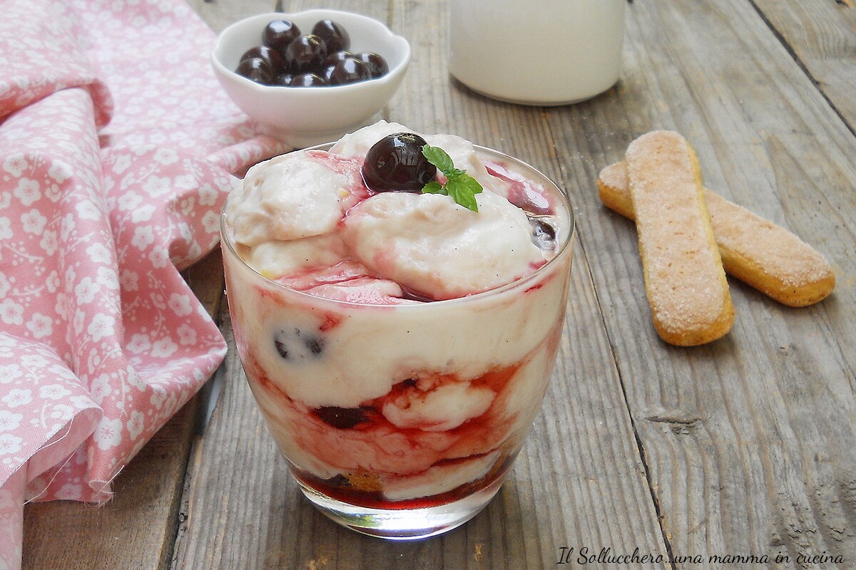 Tiramisu aux cerises noires avec crème sans œufs