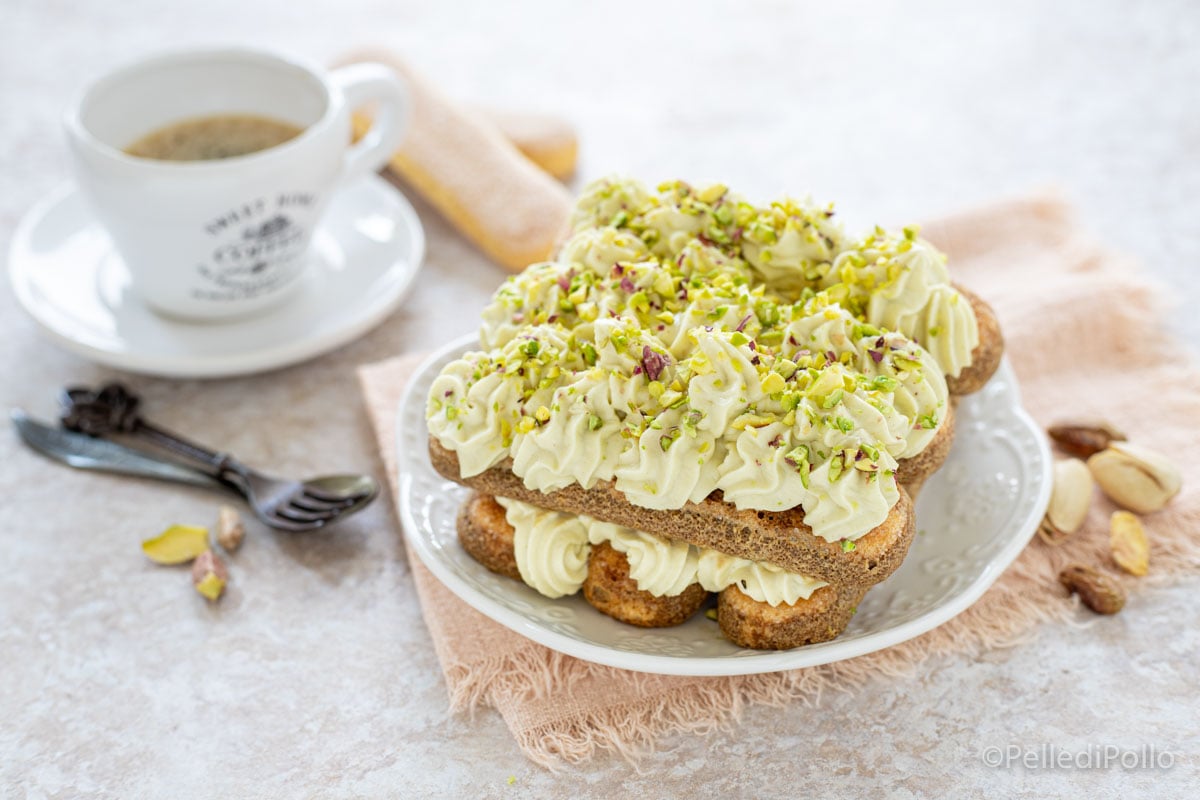Tiramisu au pistache avec crème sans œufs