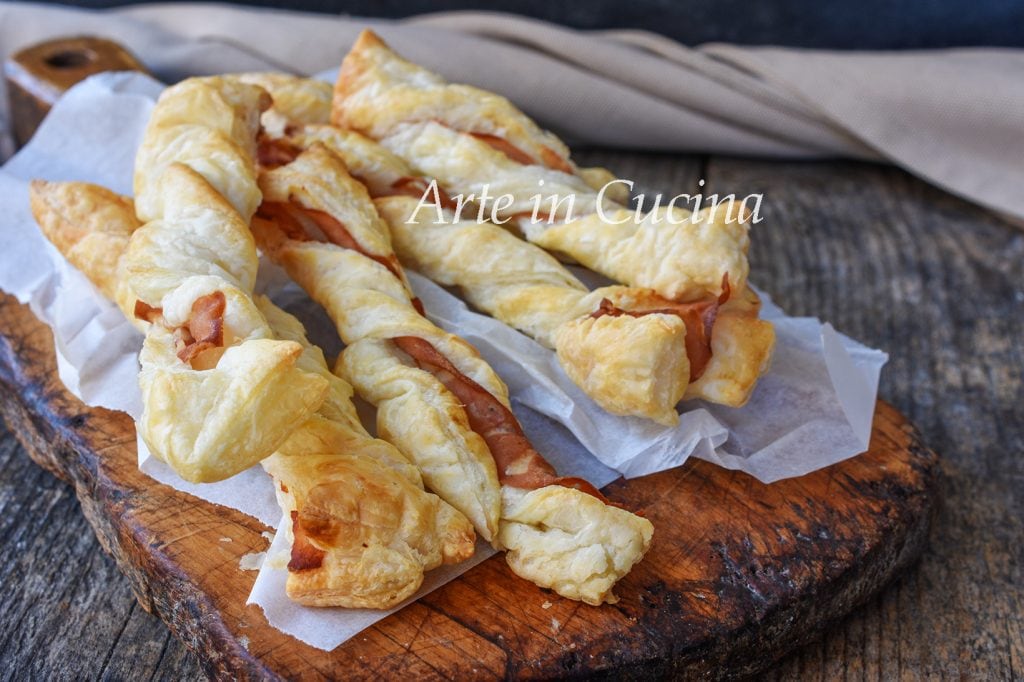 Torsades de pâte feuilletée à la mortadelle