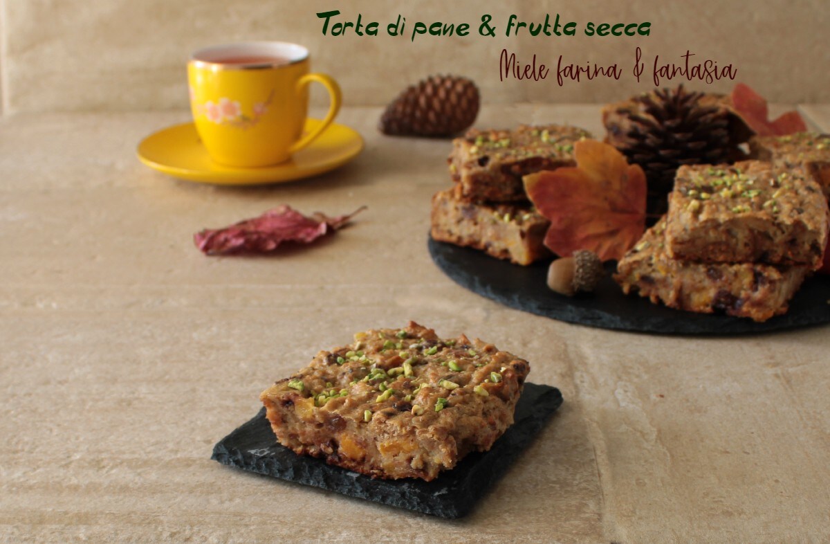Gâteau sucré au pain et fruits secs
