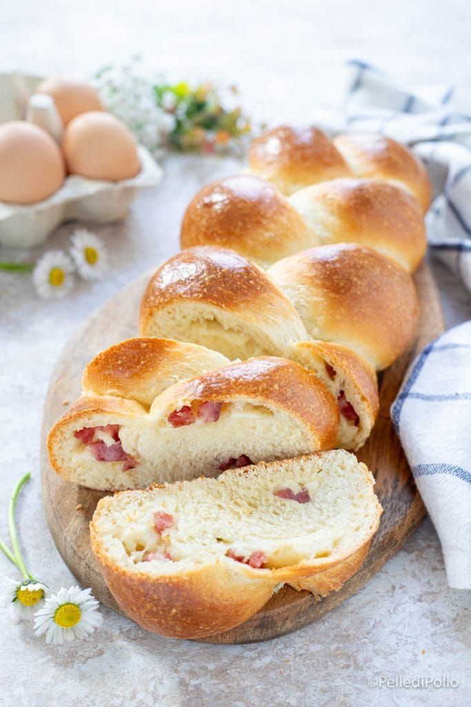 tresse salée avec salami et fromage