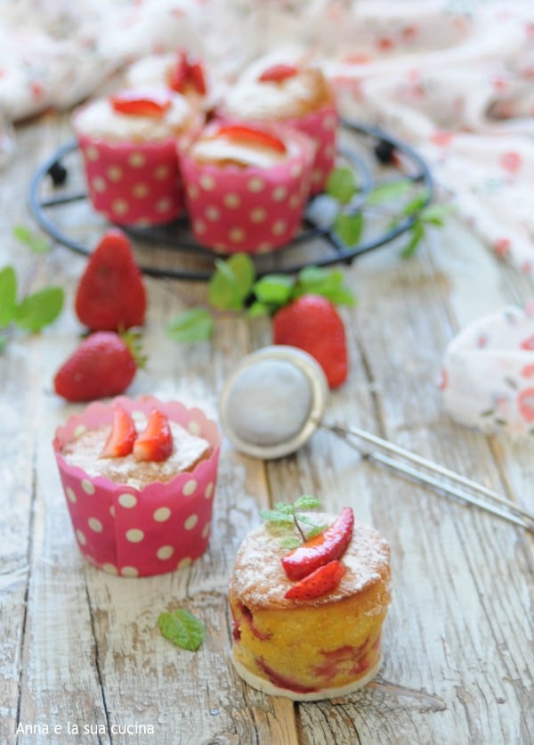 Petits gâteaux moelleux aux fraises