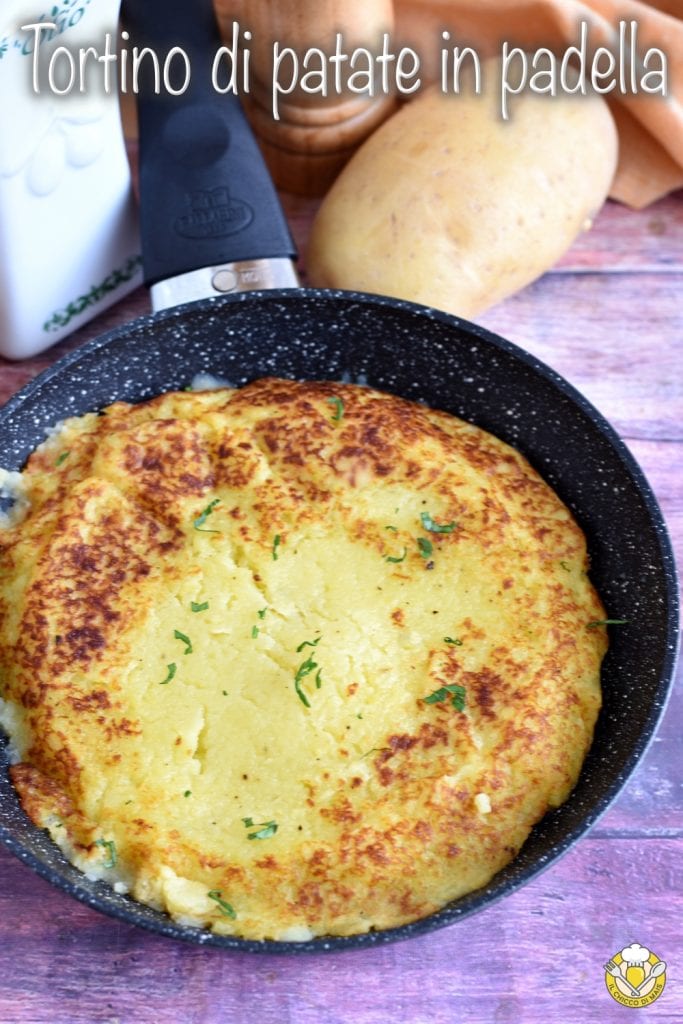 v_ galette de pommes de terre à la poêle ou omelette de pommes de terre bouillies sans œufs le grain de maïs