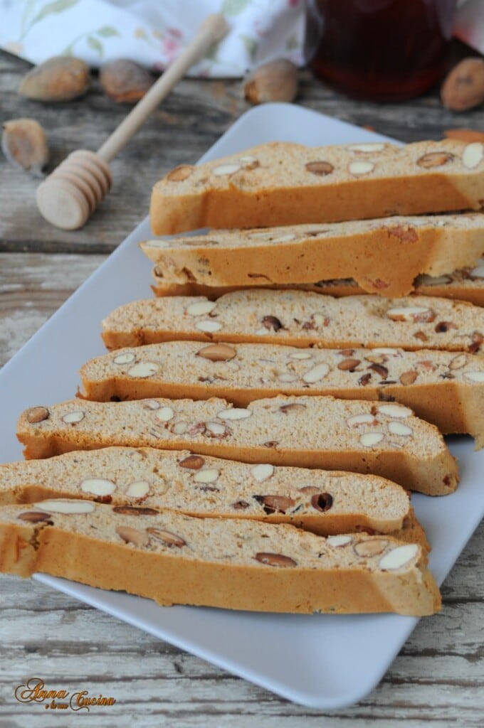 Biscuits aux amandes moelleux au miel recette calabraise