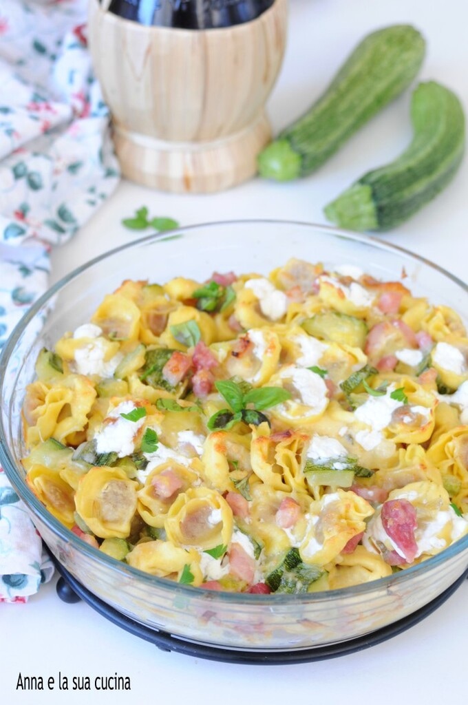 Tortellini cuits au four avec courgettes et lardons