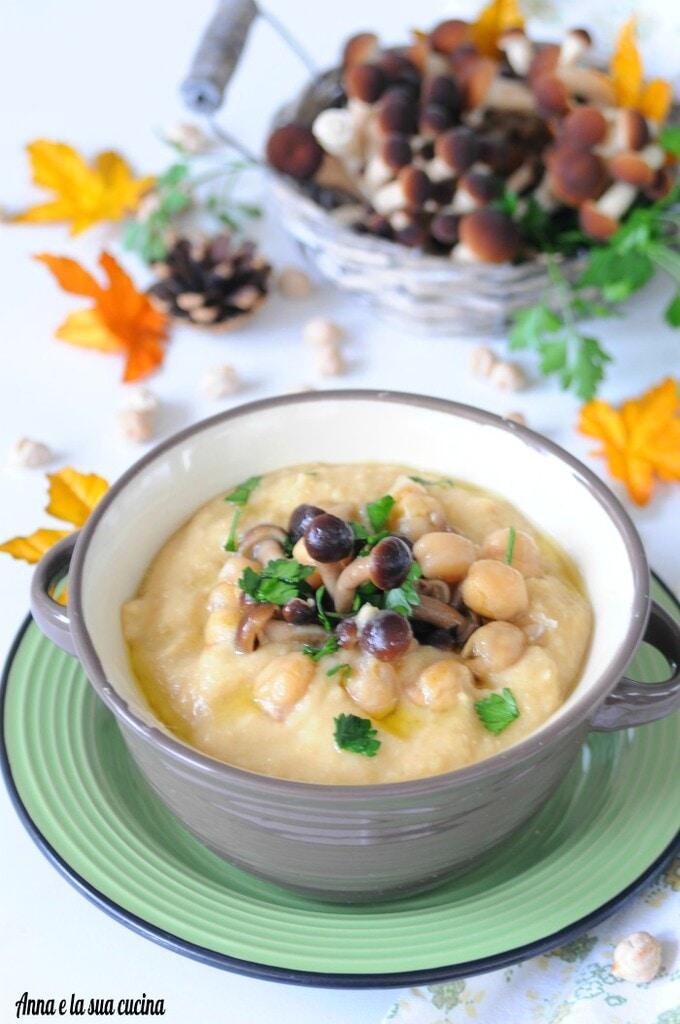 Crème de pois chiches aux champignons de Paris