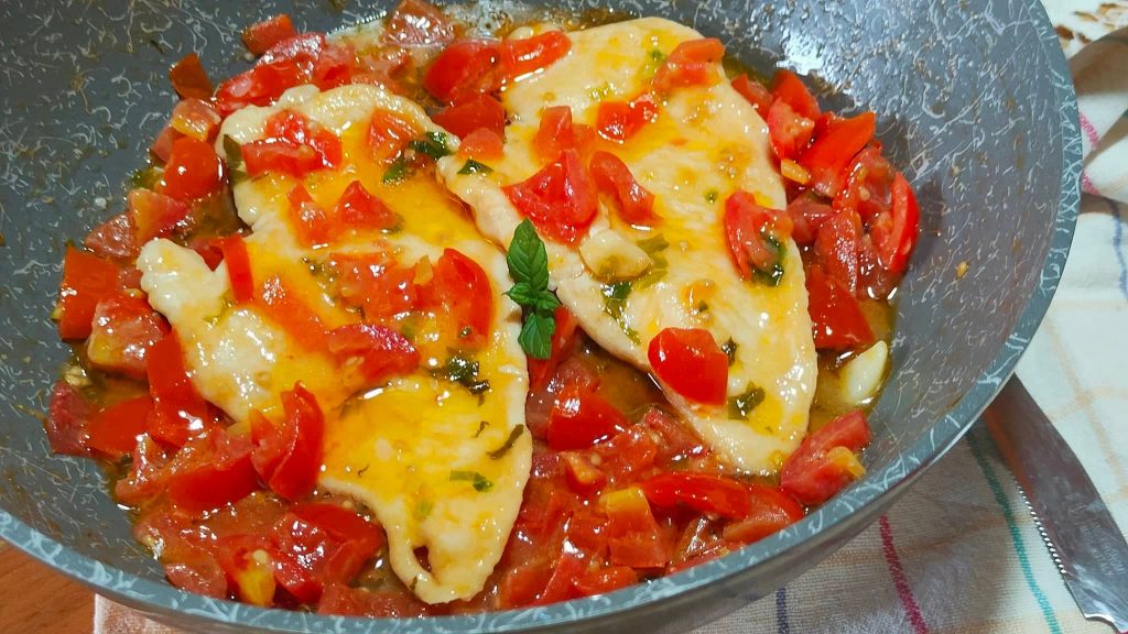 Poitrine de poulet avec tomates cerises