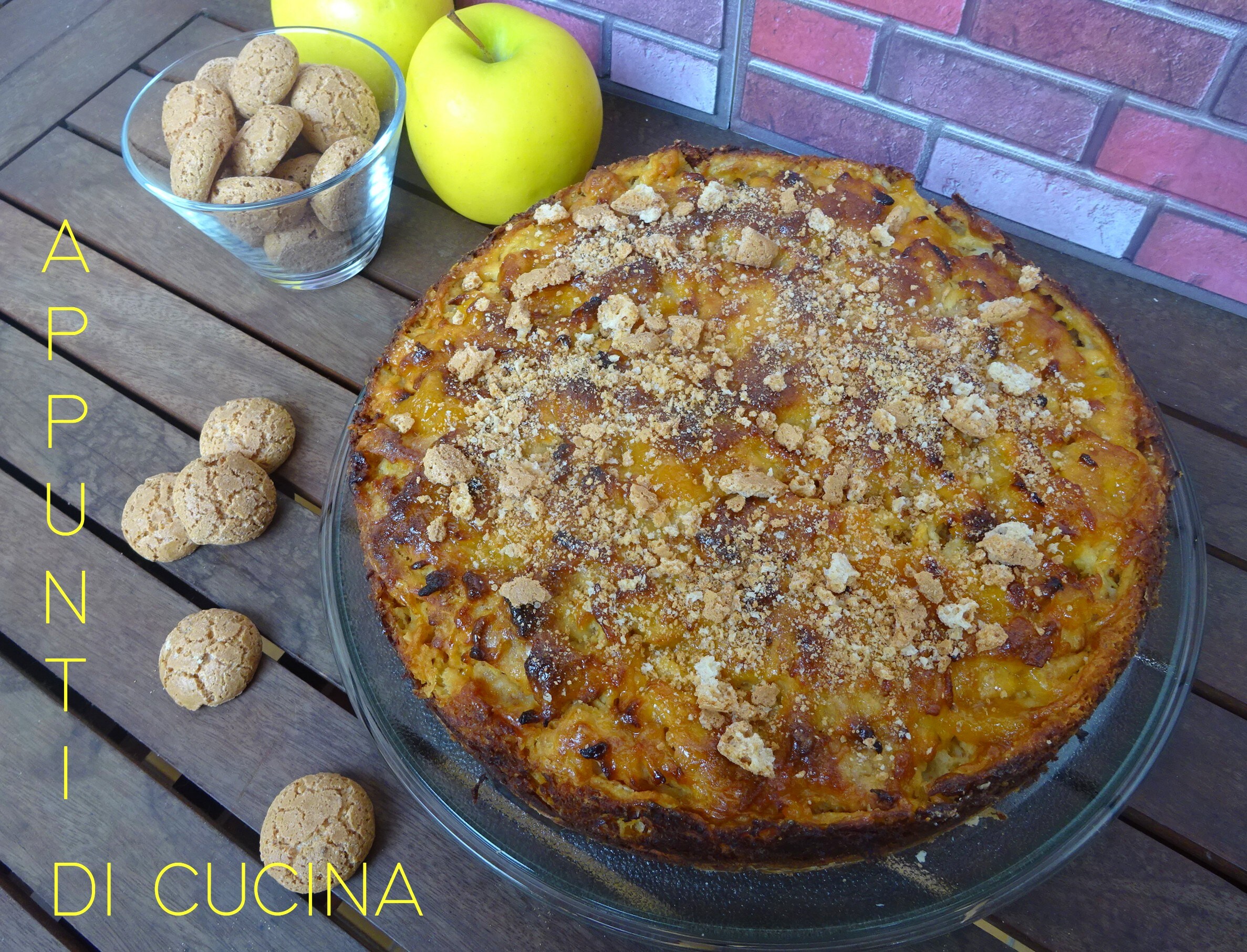 GÂTEAU AUX POMMES RÂPÉES ET AMARETTI