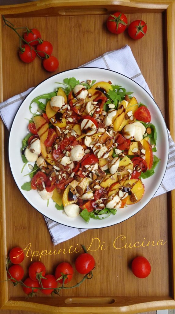 Salade aux pêches et mozzarella