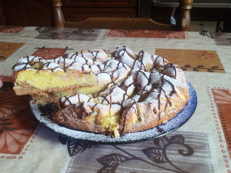 Tranche de gâteau aux poires et chocolat pour montrer le bicolore