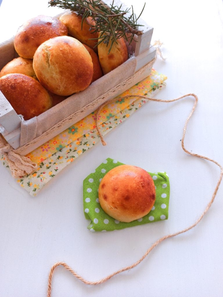 PETITS PAINS AU BEURRE