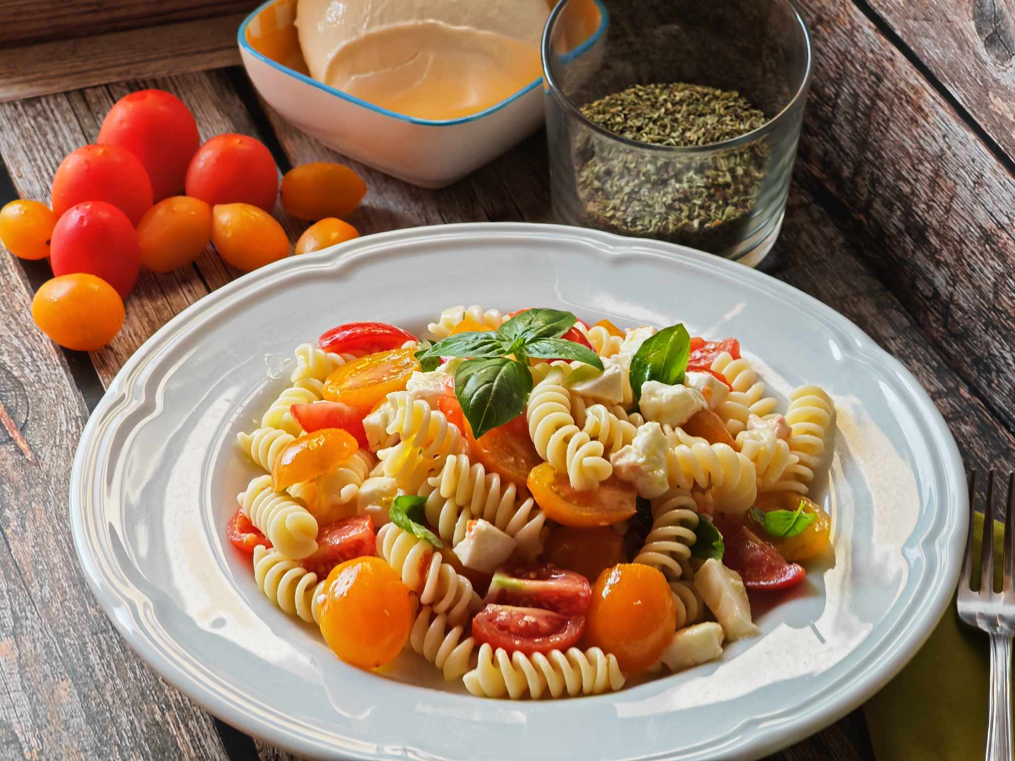 Pâtes froides à la caprese