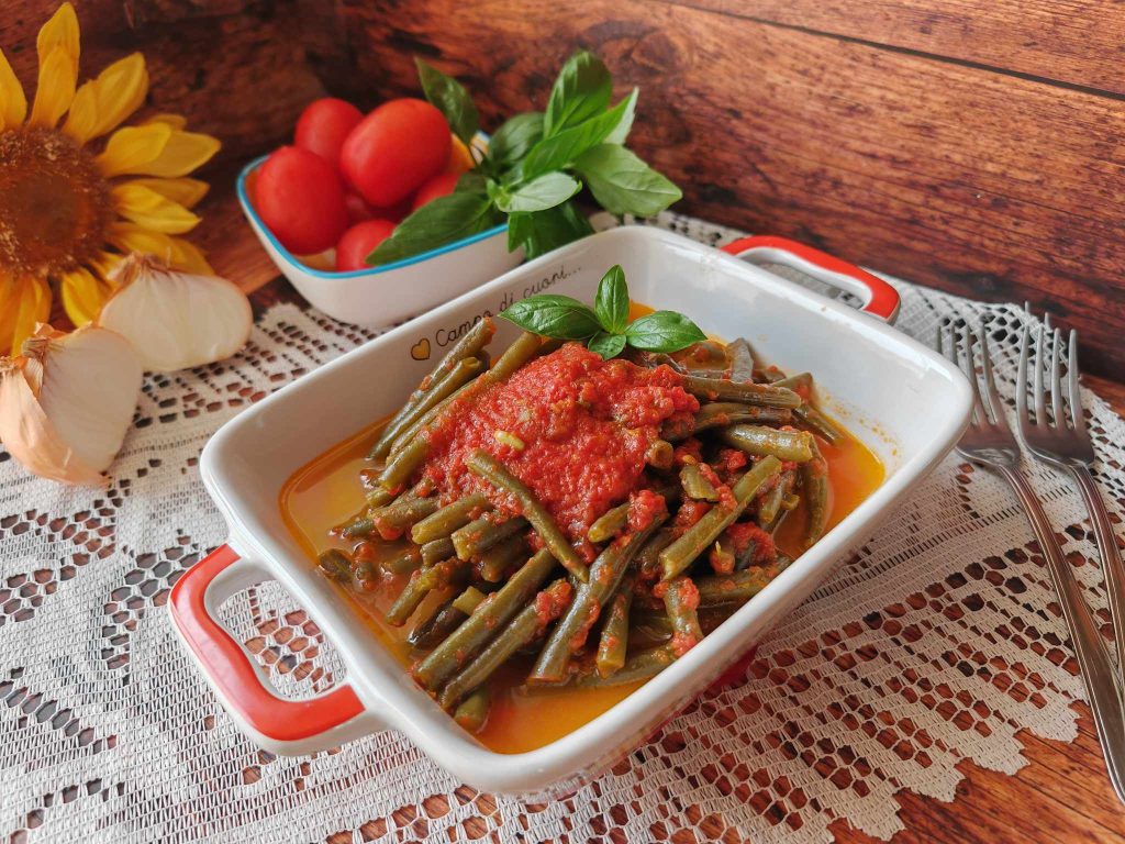 Haricots verts à la tomate et au basilic
