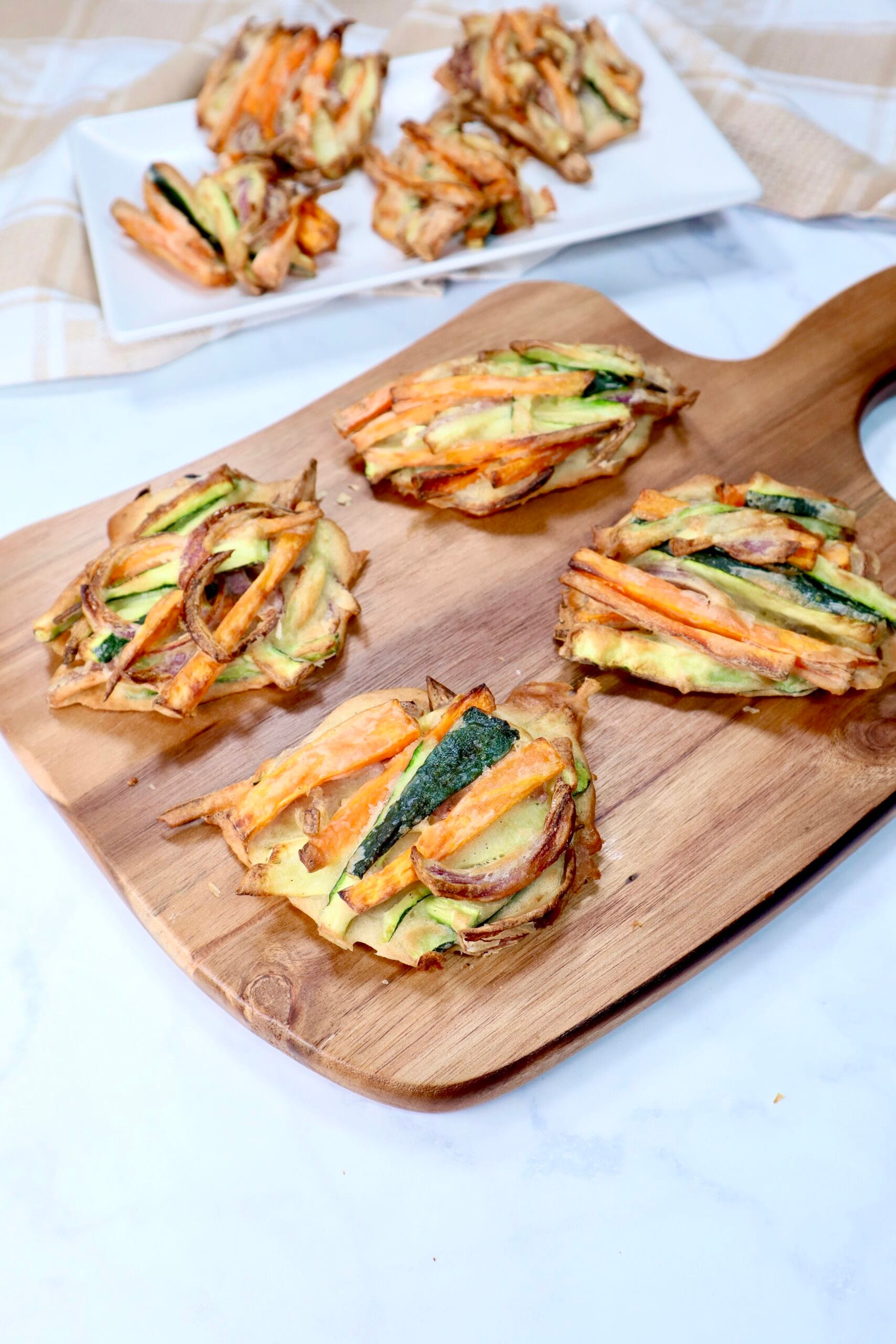 Pancakes coréens aux légumes dans une friteuse à air