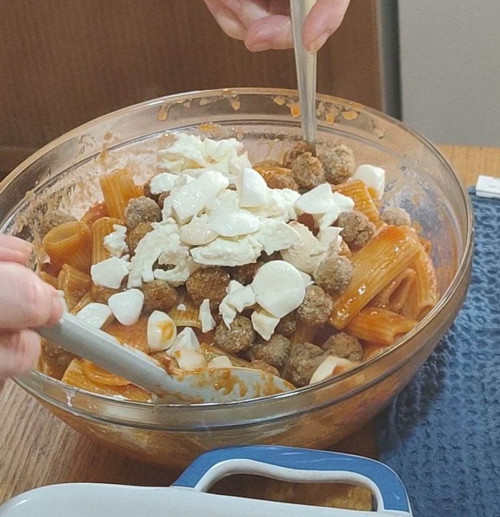 Pâtes au four avec boulettes de viande