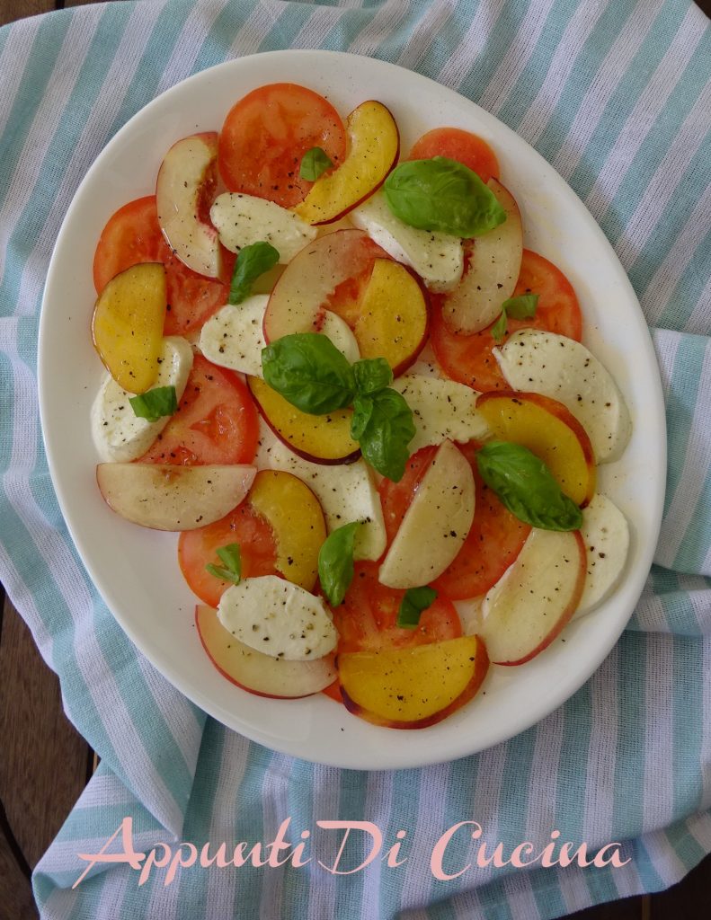 Salade caprese aux pêches