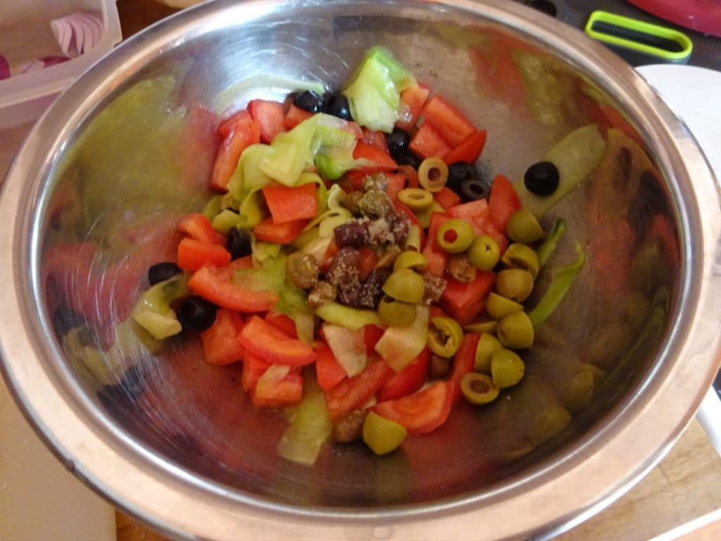 Panzanella olives et pain croustillant