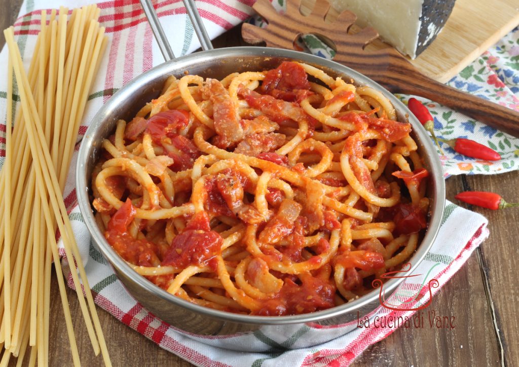 BUCATINI ALL'AMATRICIANA