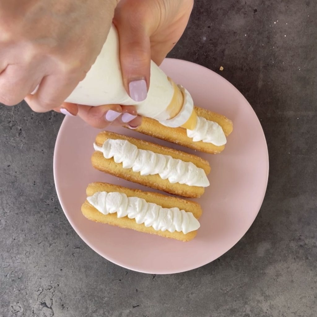 Biscuits à la cuillère et fraises