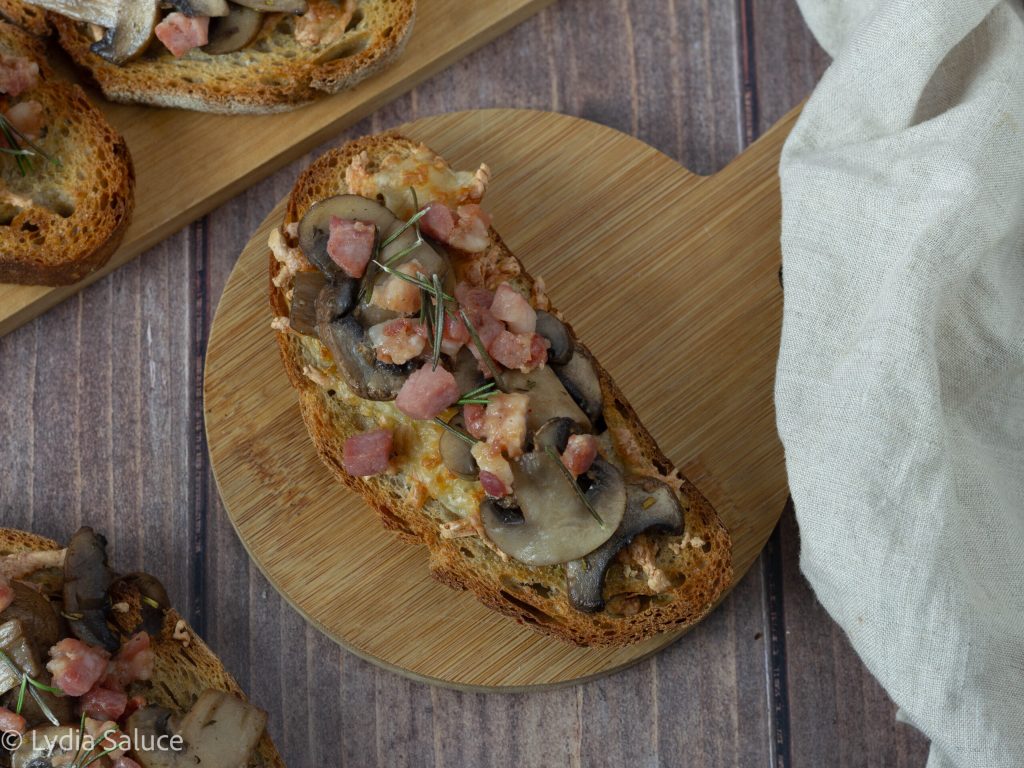Bruschettes champignons et bacon