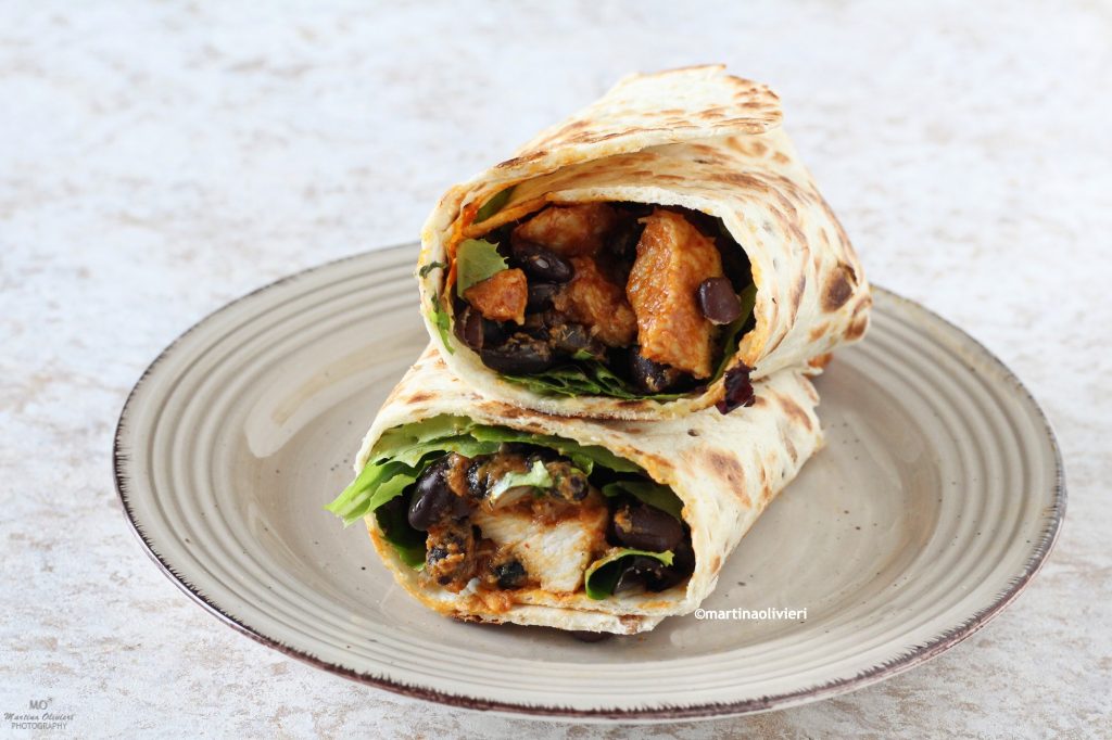 Burrito au poulet et sauce aux arachides