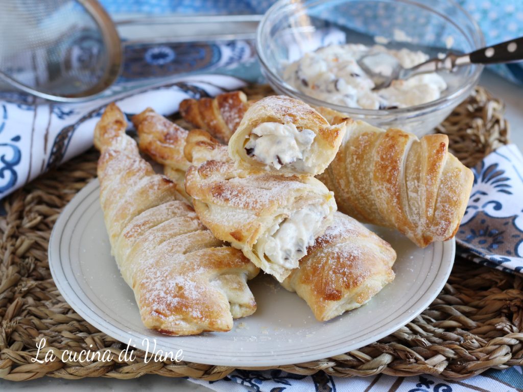 cannolis de pâte feuilletée à la ricotta