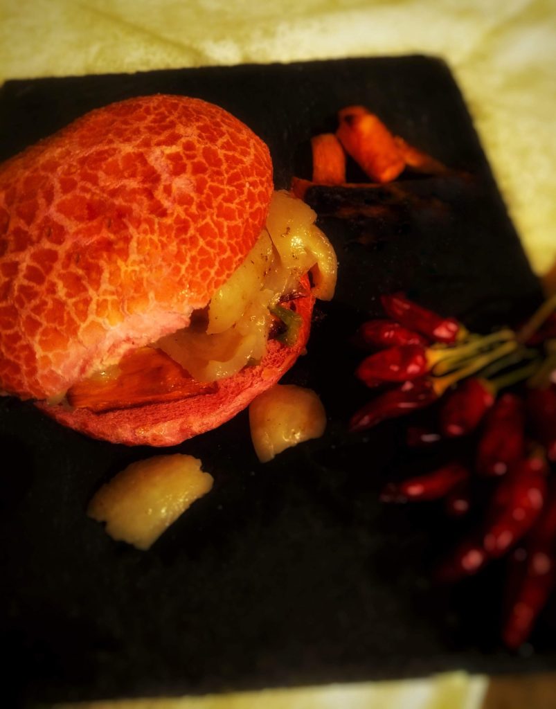 Recette Pan chicharrón du Pérou avec porc, patates douces et sauce criolla