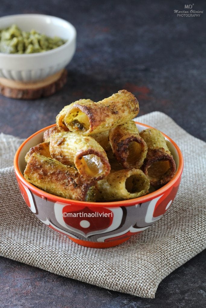 Chips de pâtes au pesto