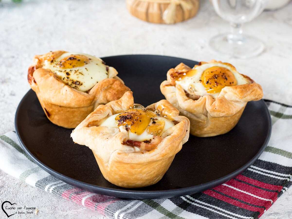 CORBEILLES DE PÂTE FEUILLETÉE REMPLIES D’OEUFS