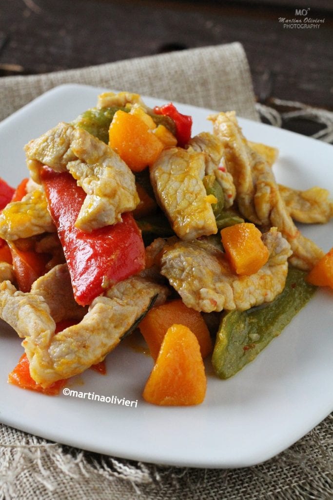 Côtes de porc avec poivrons et courge