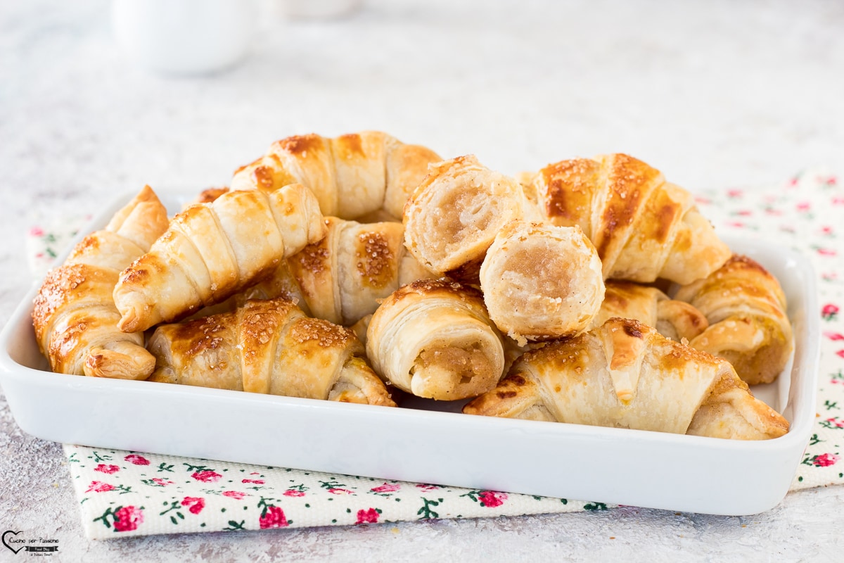 CROISSANTS AVEC PÂTE FEUILLETÉE ET POMMES
