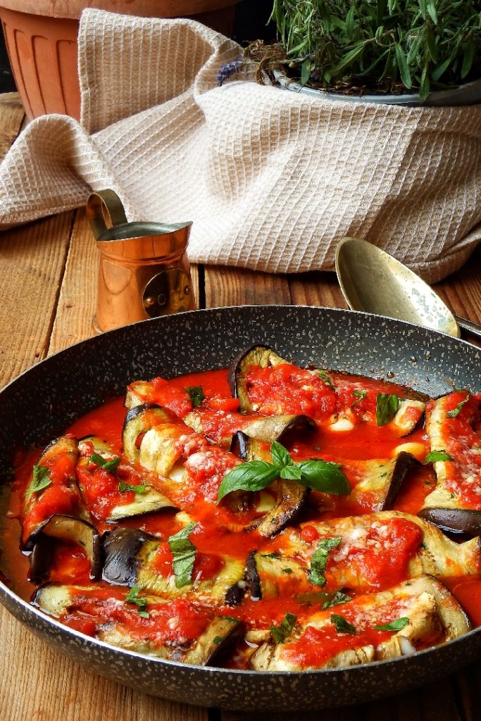 Roulades d'aubergines et provola