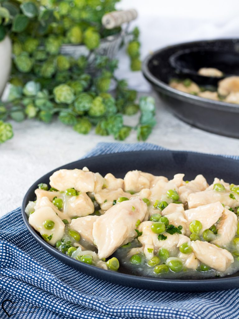 Émincés de poulet avec petits pois