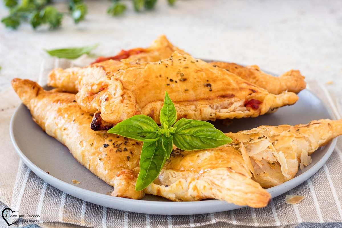 FEUILLETÉS À LA TOMATE