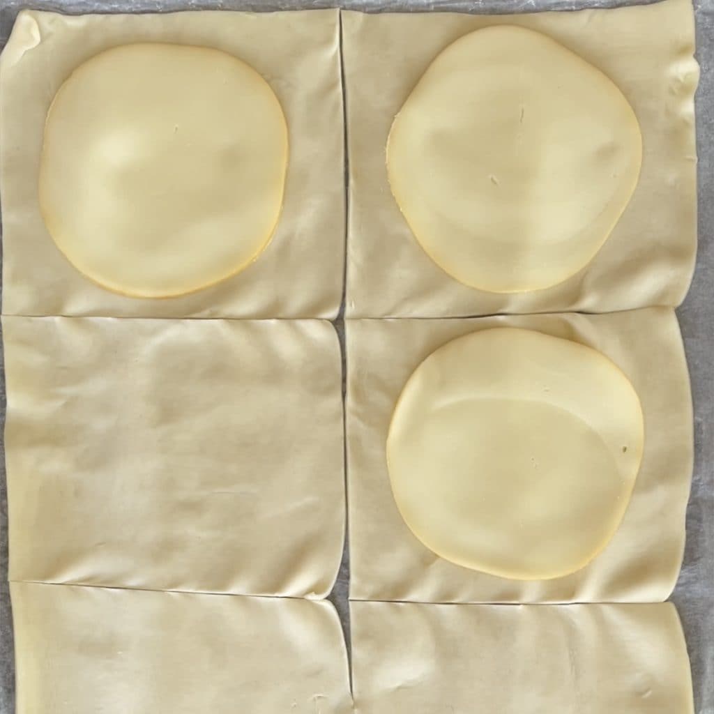 Feuilletés à la tomate