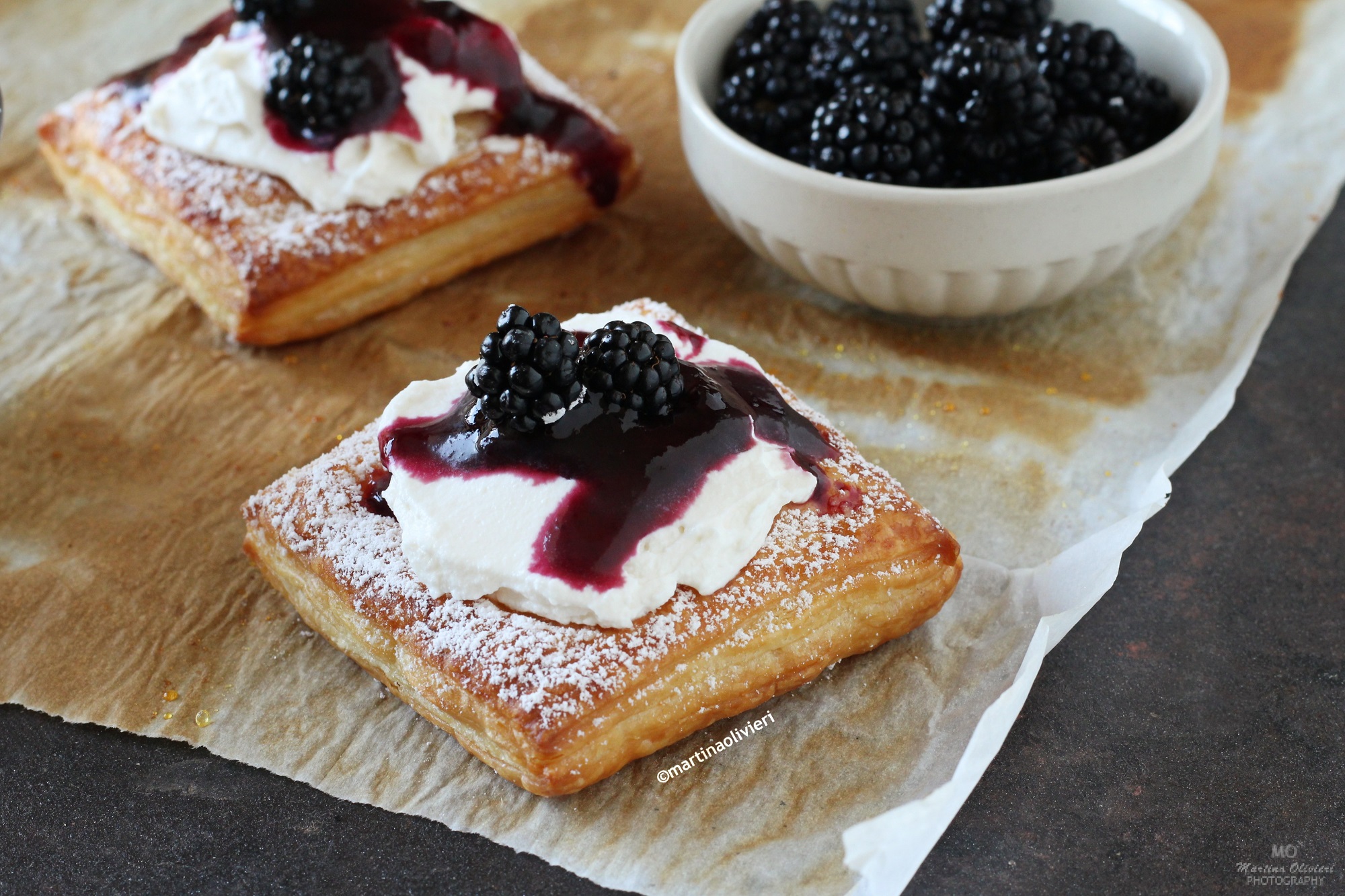 Feuilletés à la ricotta et aux mûres sauvages