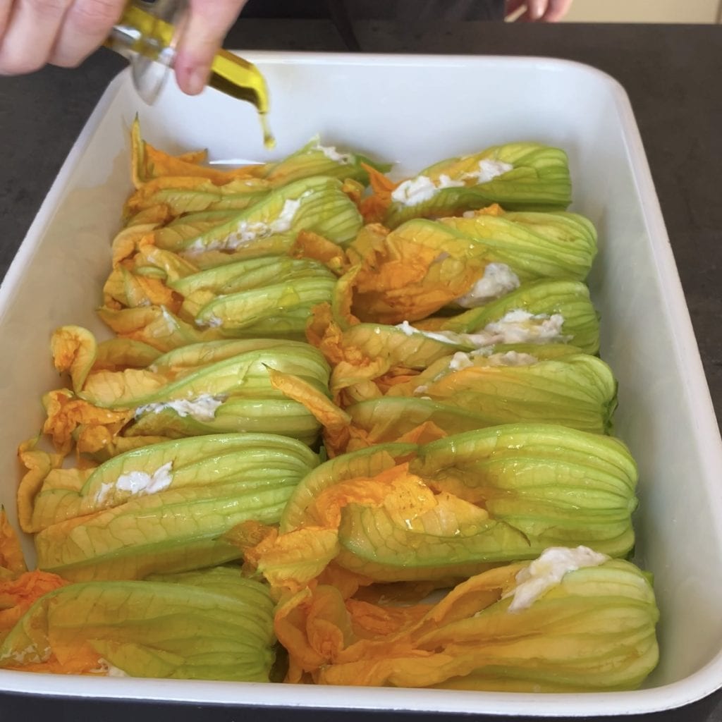 Fleurs de courgettes farcies à la ricotta et au thon