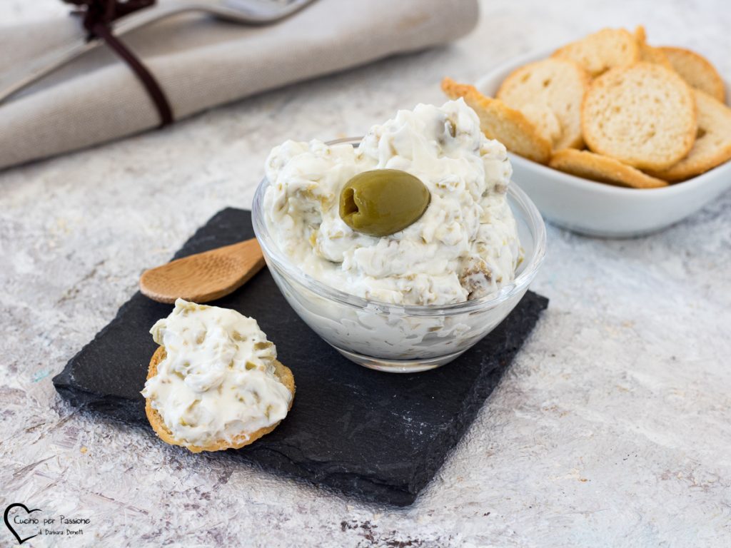 Fromage à tartiner fait maison avec olives