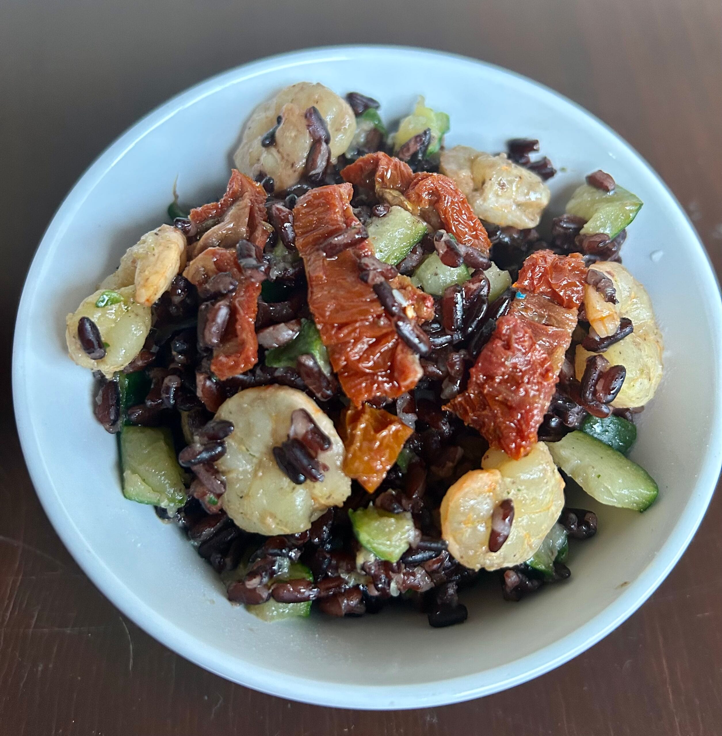 Riz vénéré avec courgettes et crevettes