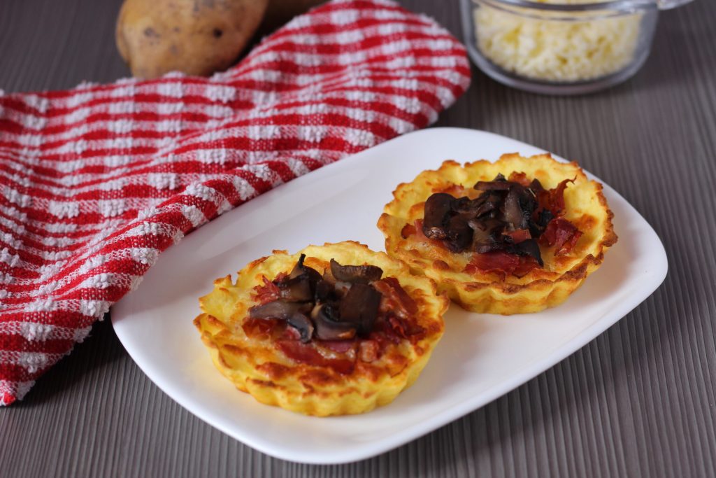 tartelettes de pommes de terre, speck et champignons