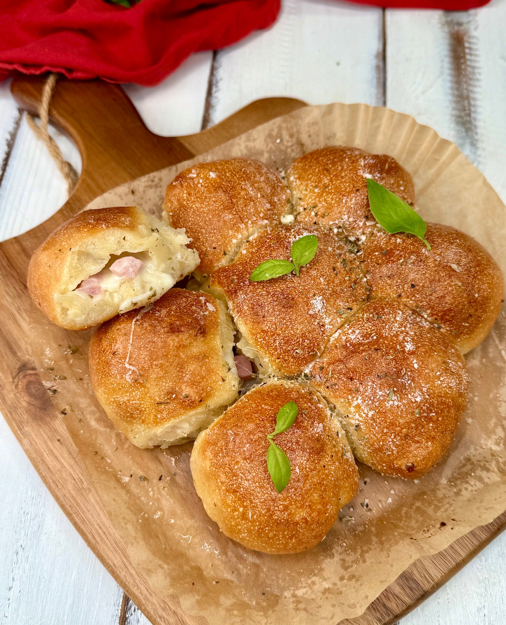 Petits pains farcis sans pétrissage avec jambon et provola