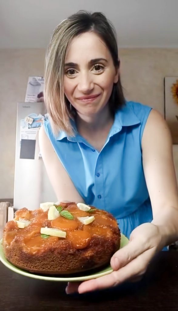 GÂTEAU RENVERSÉ AUX ABRICOTS ET CARAMEL : LE DESSERT D'ÉTÉ FACILE ET SPECTACULAIRE
